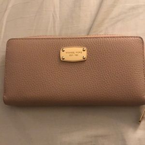 Blush Michael Kors wallet